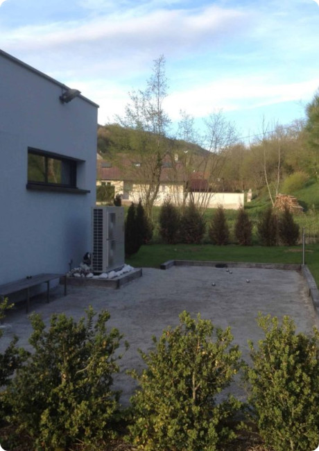 Installation d'une pompe à chaleur dans une maison moderne